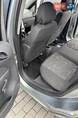 Хэтчбек Opel Corsa 2011 в 