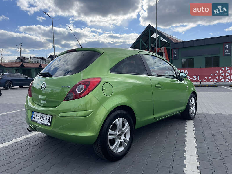 Хетчбек Opel Corsa 2011 в Ірпені