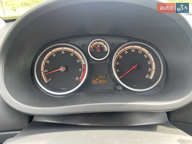 Хетчбек Opel Corsa 2011 в Ірпені