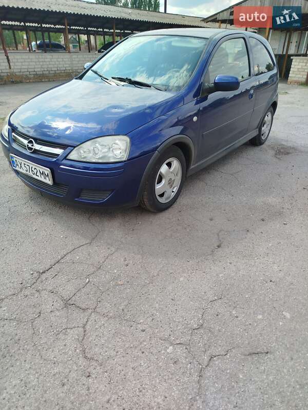 Хэтчбек Opel Corsa 2006 в 