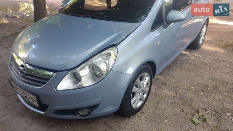 Хэтчбек Opel Corsa 2009 в Коростене
