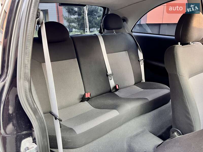 Хетчбек Opel Corsa 2005 в Луцьку