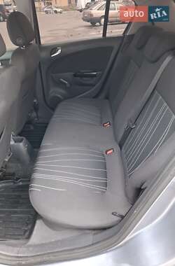 Хэтчбек Opel Corsa 2009 в 