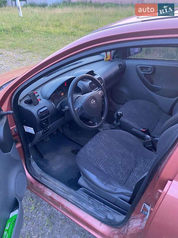 Хэтчбек Opel Corsa 2001 в Ужгороде