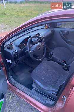 Хэтчбек Opel Corsa 2001 в 