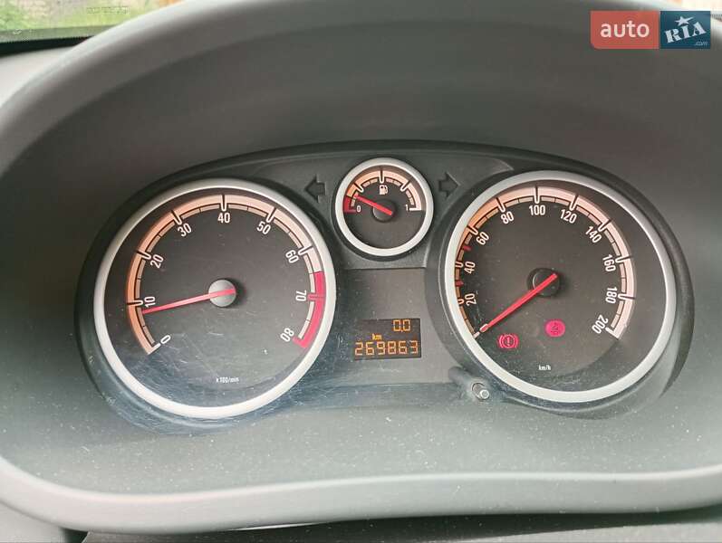 Хэтчбек Opel Corsa 2006 в Киеве