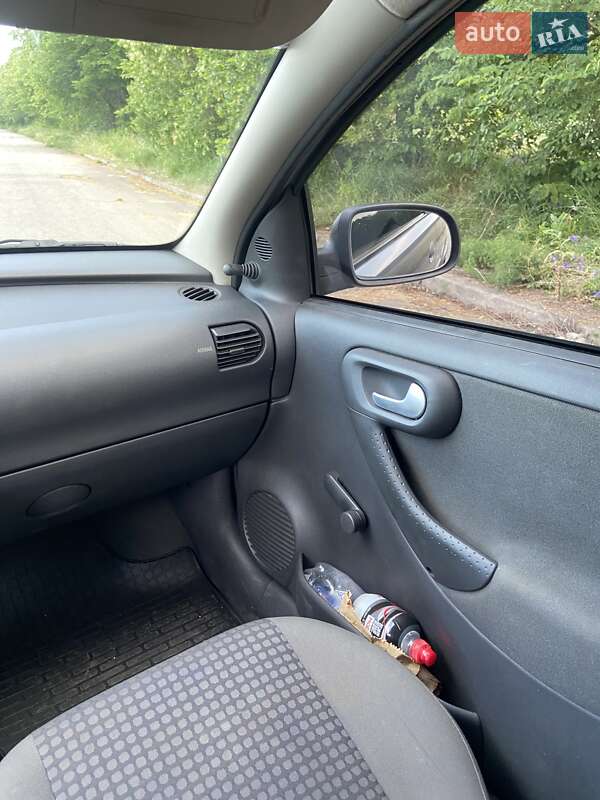 Хэтчбек Opel Corsa 2003 в Желтых Водах