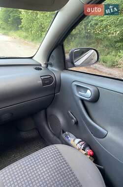 Хэтчбек Opel Corsa 2003 в 
