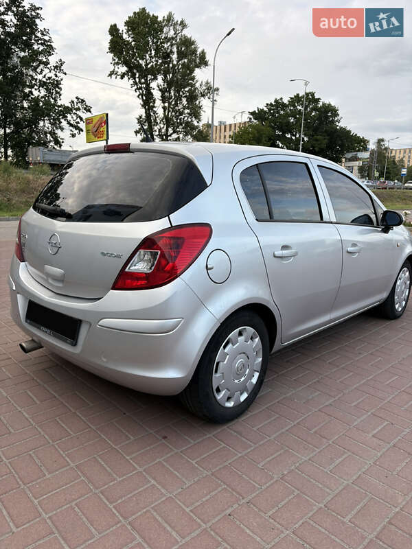 Хэтчбек Opel Corsa 2009 в Полтаве