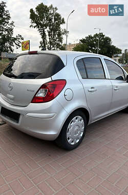 Хэтчбек Opel Corsa 2009 в 