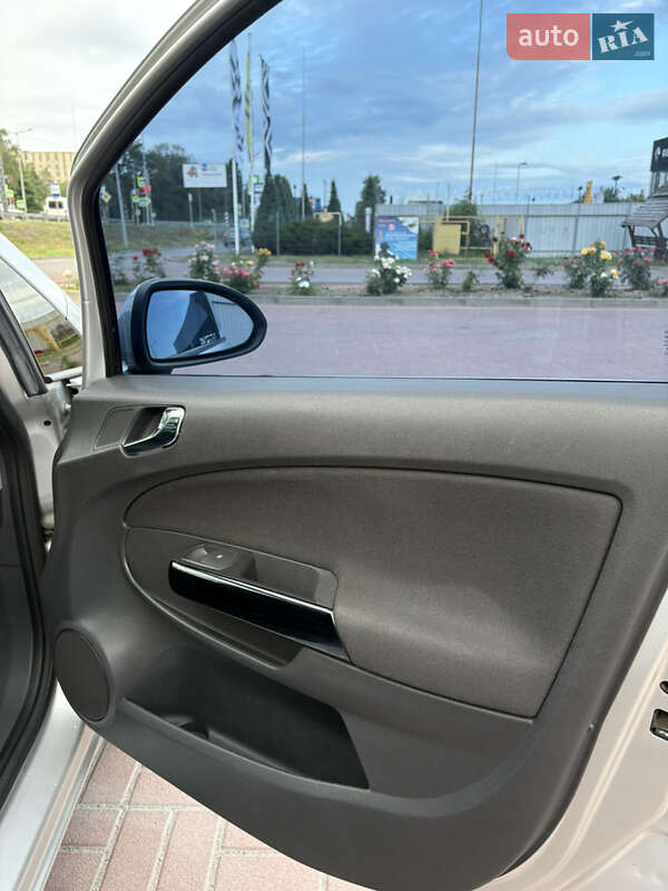 Хэтчбек Opel Corsa 2009 в Полтаве