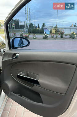 Хэтчбек Opel Corsa 2009 в 
