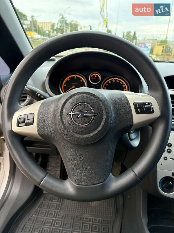 Хэтчбек Opel Corsa 2009 в Полтаве