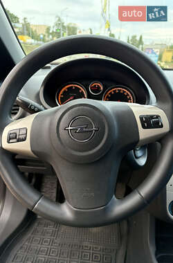 Хэтчбек Opel Corsa 2009 в 