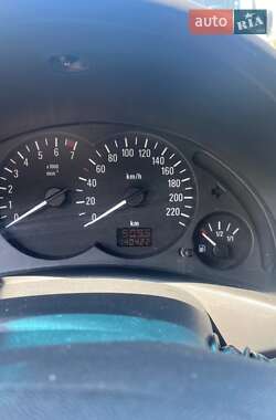 Хэтчбек Opel Corsa 2004 в 