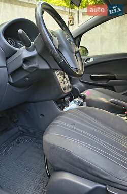 Хэтчбек Opel Corsa 2008 в 