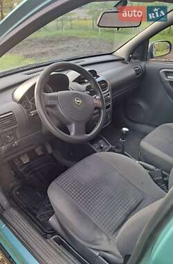 Хэтчбек Opel Corsa 2003 в 