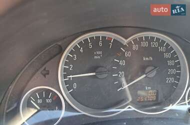 Хэтчбек Opel Corsa 2003 в 
