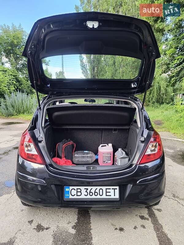 Хэтчбек Opel Corsa 2009 в Чернигове