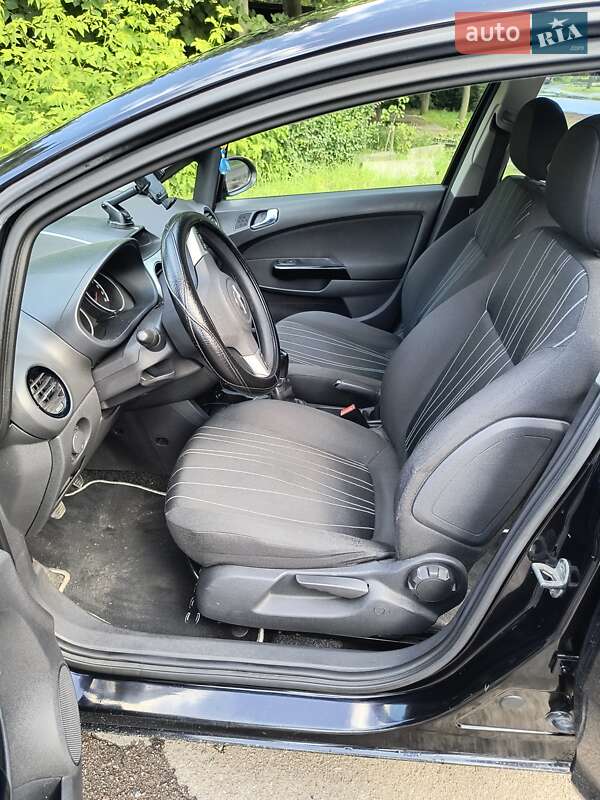 Хэтчбек Opel Corsa 2009 в Чернигове