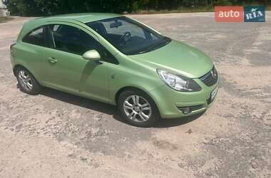 Хэтчбек Opel Corsa 2010 в 