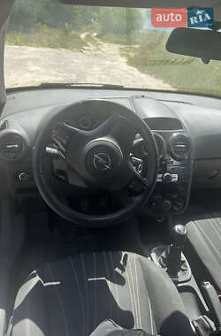 Хэтчбек Opel Corsa 2010 в 
