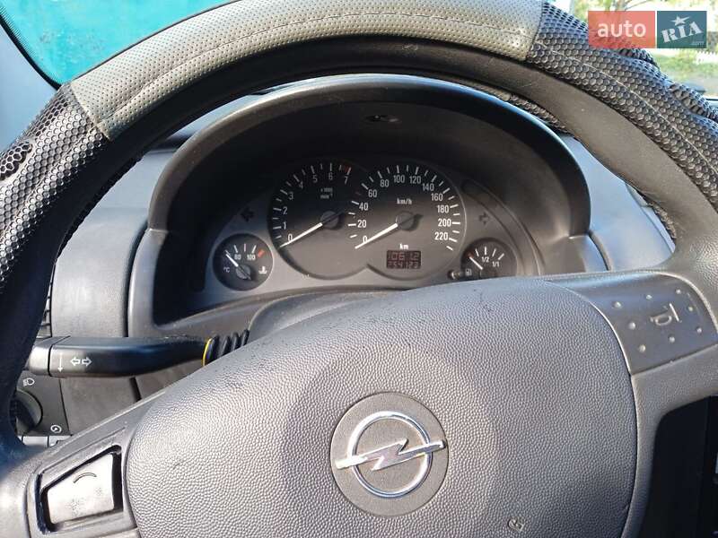 Хэтчбек Opel Corsa 2002 в Семеновке