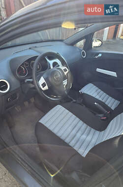 Хэтчбек Opel Corsa 2011 в 