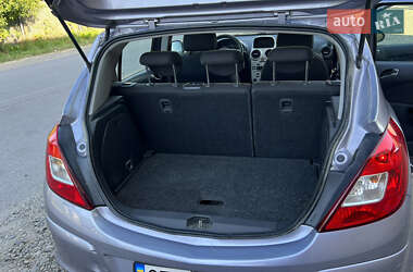 Хэтчбек Opel Corsa 2007 в 