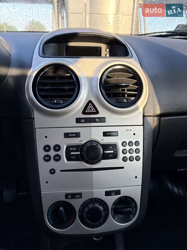Хетчбек Opel Corsa 2009 в Івано-Франківську