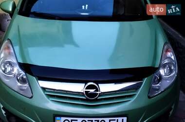 Хэтчбек Opel Corsa 2009 в Черновцах