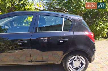 Хэтчбек Opel Corsa 2011 в 