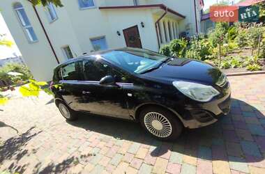 Хэтчбек Opel Corsa 2011 в 