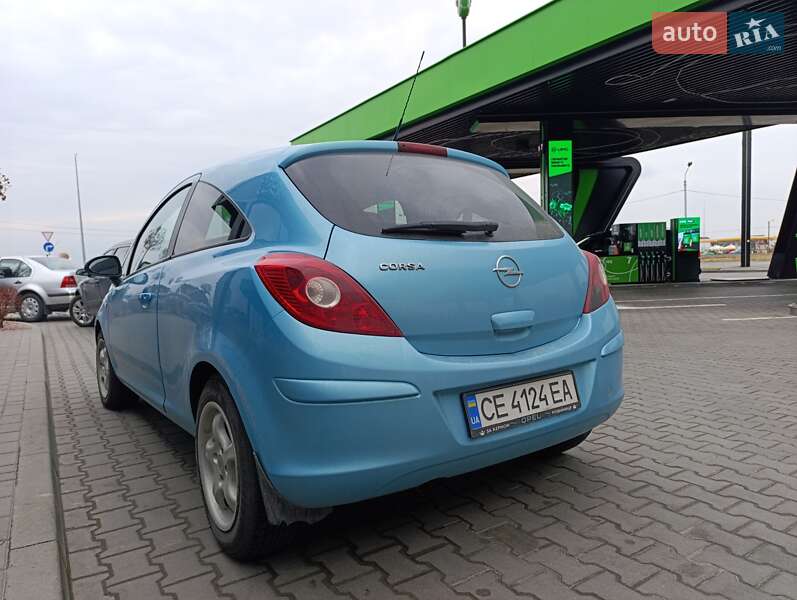 Хэтчбек Opel Corsa 2010 в Черновцах