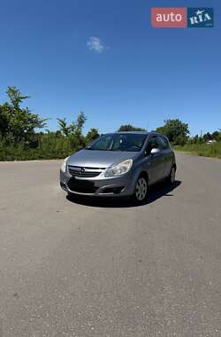 Хэтчбек Opel Corsa 2009 в 