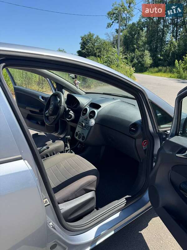 Хэтчбек Opel Corsa 2009 в Львове