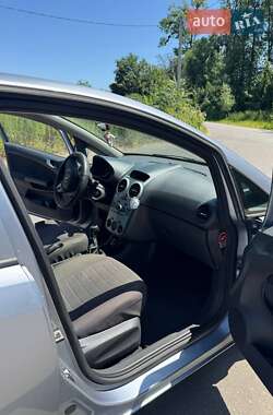 Хэтчбек Opel Corsa 2009 в 