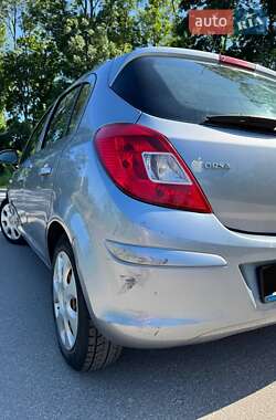 Хэтчбек Opel Corsa 2009 в 