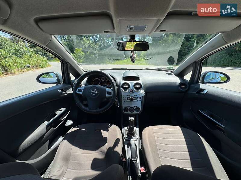 Хэтчбек Opel Corsa 2009 в Львове