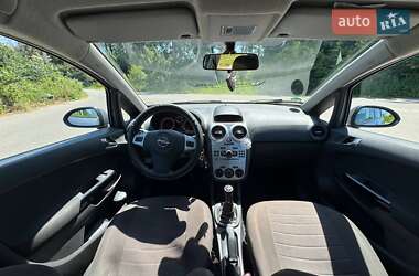 Хэтчбек Opel Corsa 2009 в 