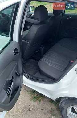 Хэтчбек Opel Corsa 2010 в 