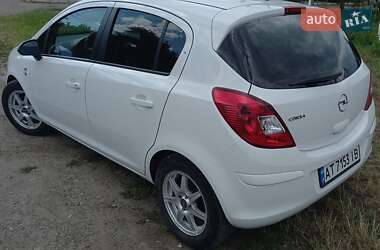 Хэтчбек Opel Corsa 2010 в 