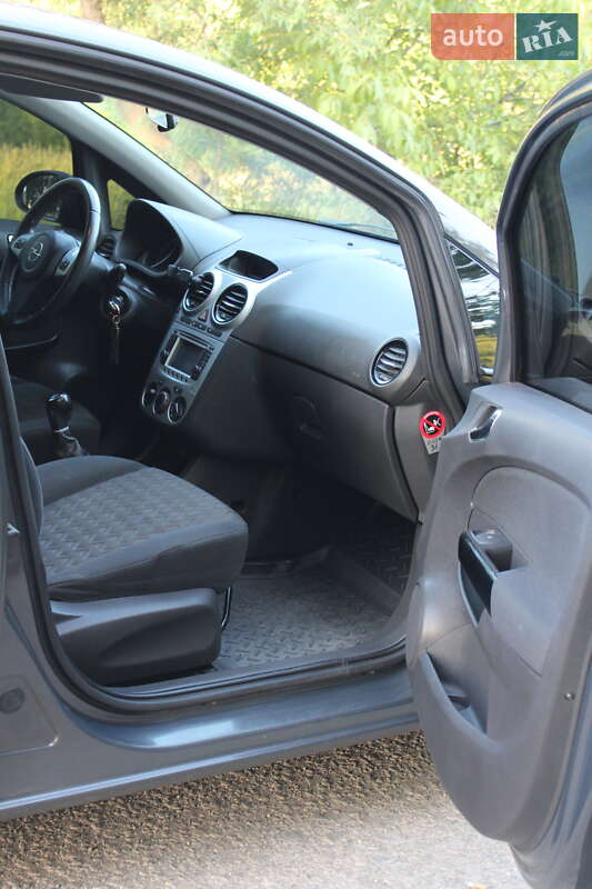 Хэтчбек Opel Corsa 2013 в Ивано-Франковске
