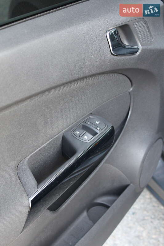 Хэтчбек Opel Corsa 2013 в Ивано-Франковске