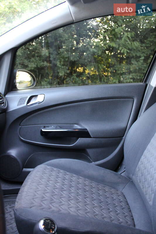 Хэтчбек Opel Corsa 2013 в Ивано-Франковске