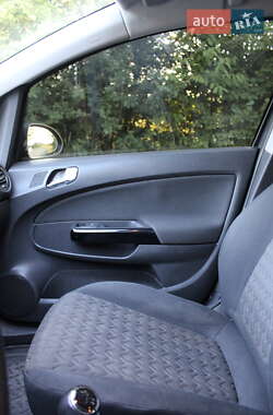 Хэтчбек Opel Corsa 2013 в 
