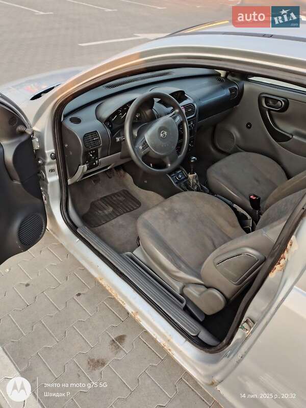 Хэтчбек Opel Corsa 2001 в Киеве