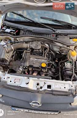 Хэтчбек Opel Corsa 2001 в 