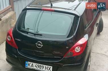 Хэтчбек Opel Corsa 2007 в 