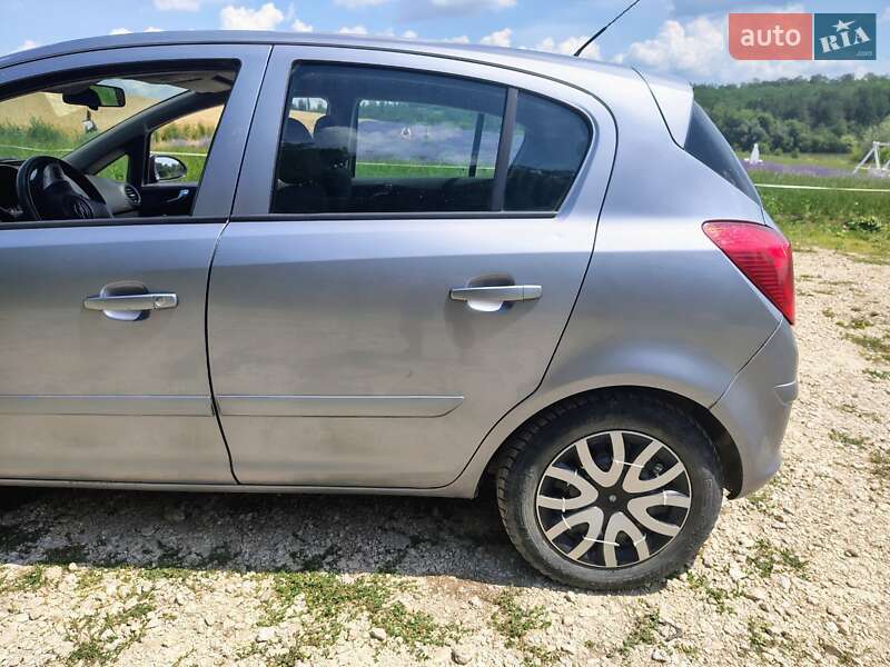 Хэтчбек Opel Corsa 2007 в Городке